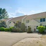 Family-Friendly North Conway Home With Pool Access!