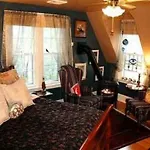 Red Elephant Inn Bed And Breakfast