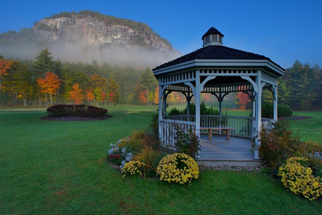 White Mountain And Hotel North Conway