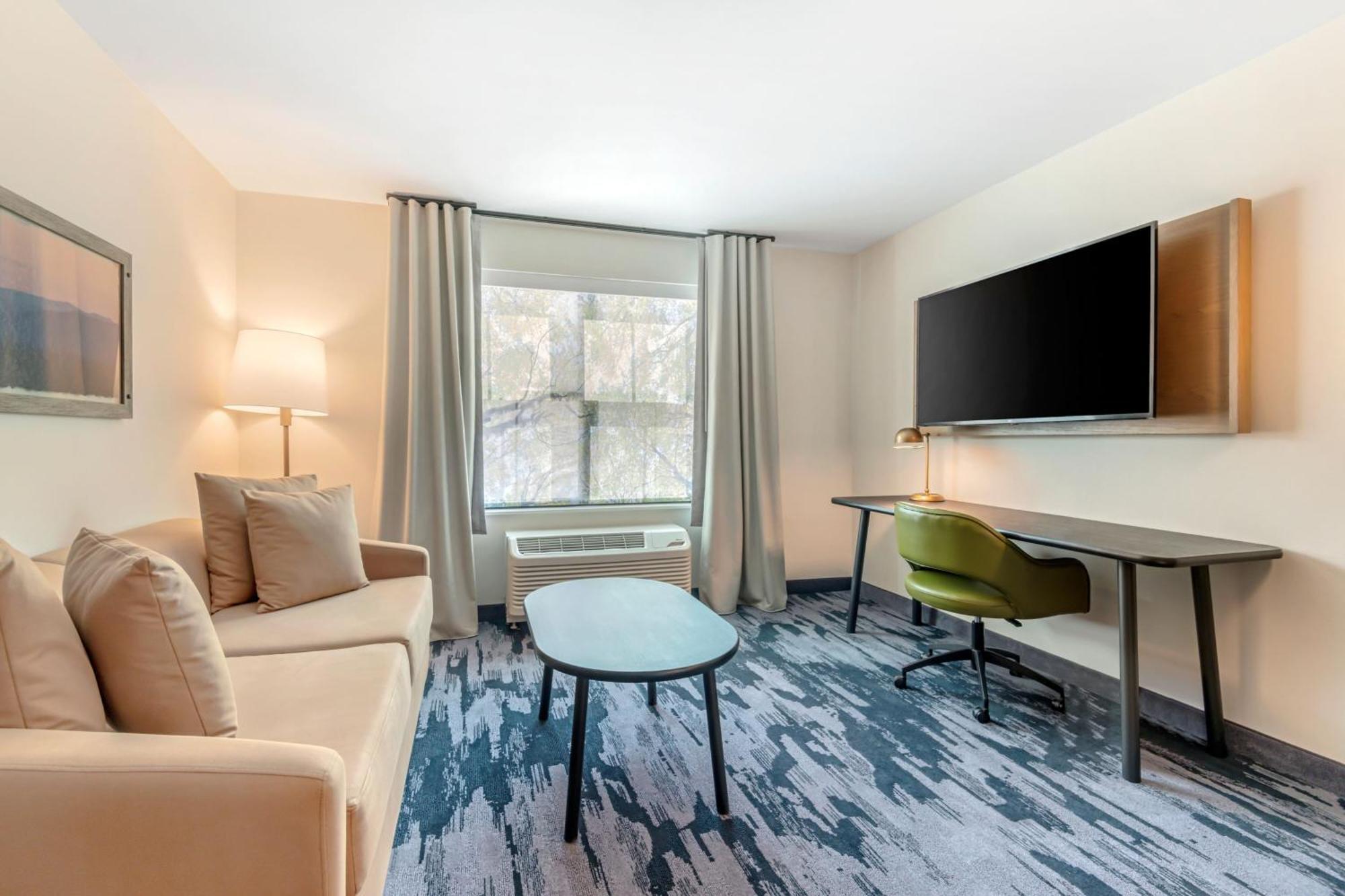 Fairfield By Marriott & Hotel 2*