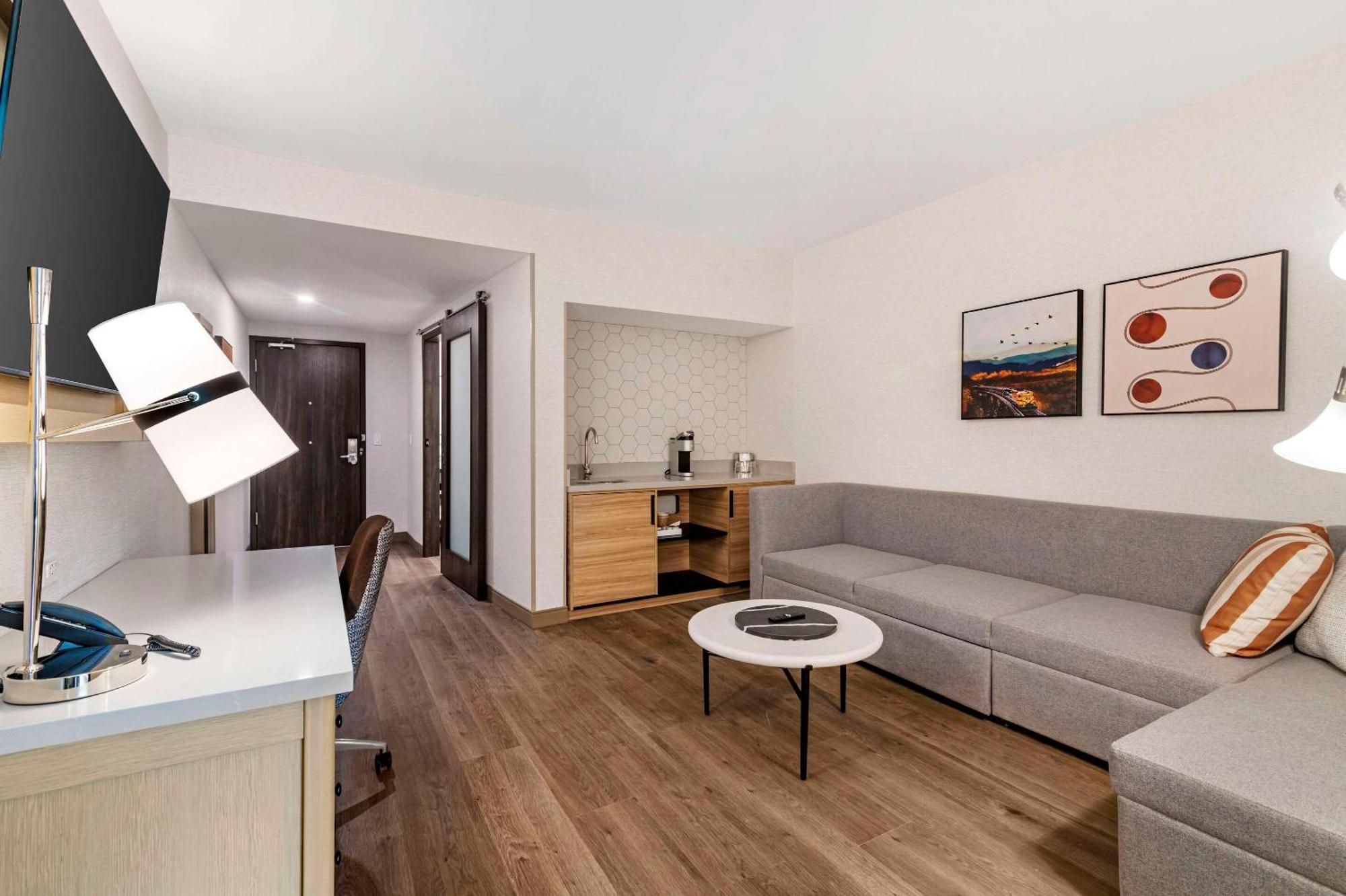 Hotel Cambria