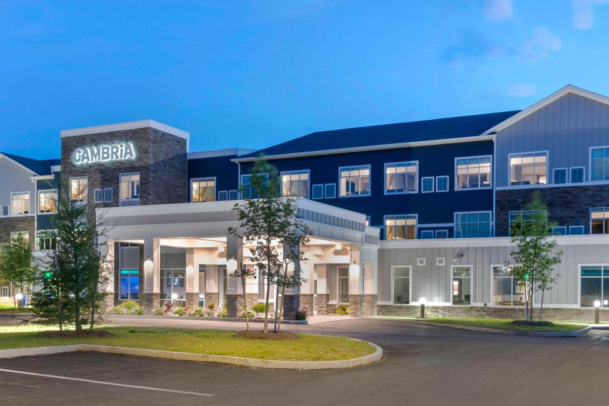 Cambria Hotel 3*