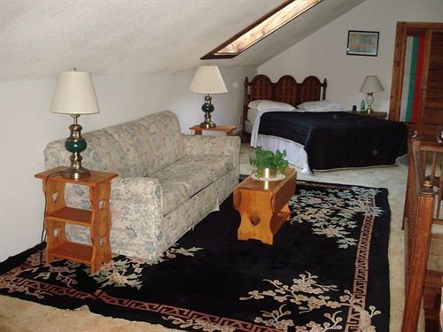 Inn 1768 Country